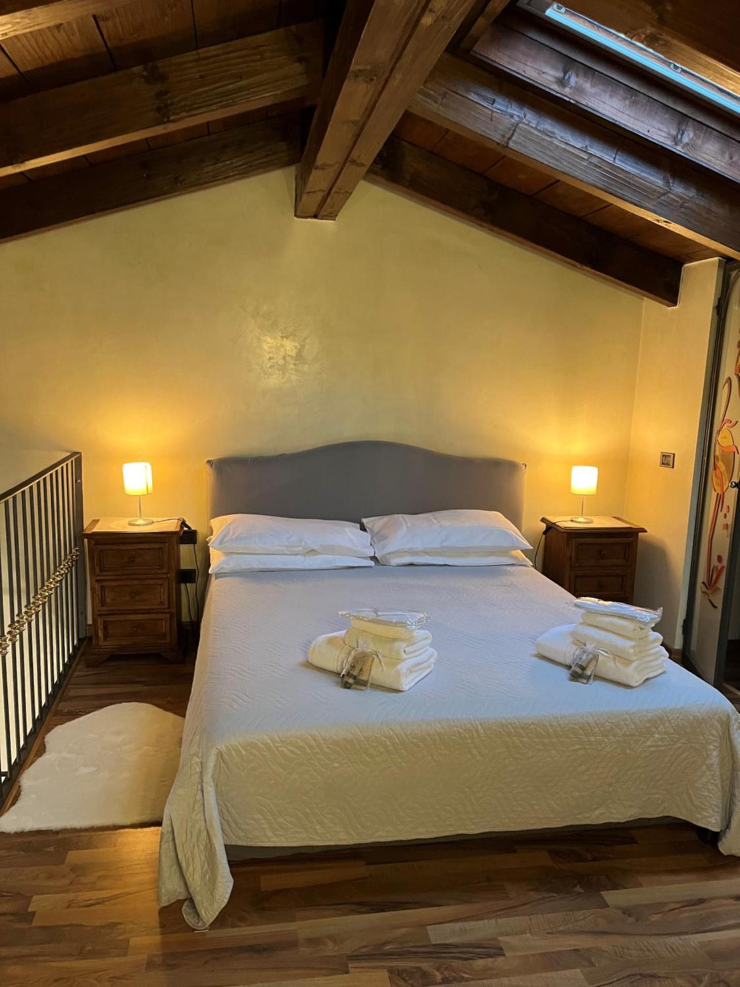 Bilocale Dafne Abbadesse Guest House Мілан Екстер'єр фото